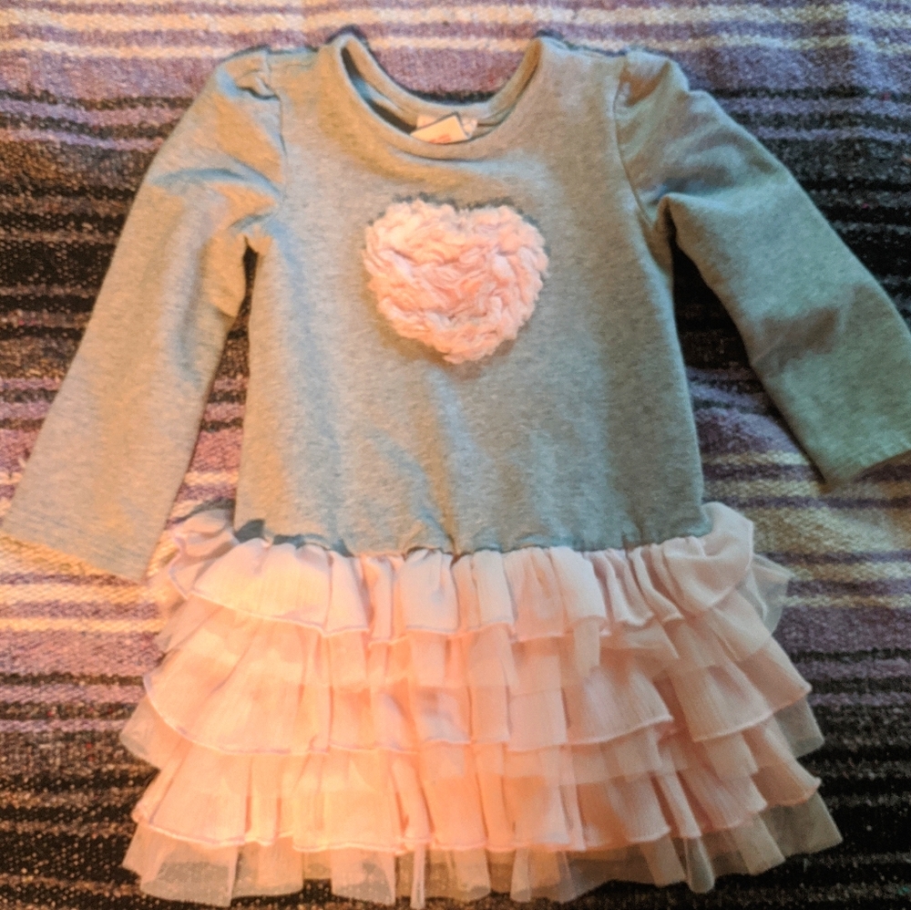 3/$10 Adorable grey & pink heart dress